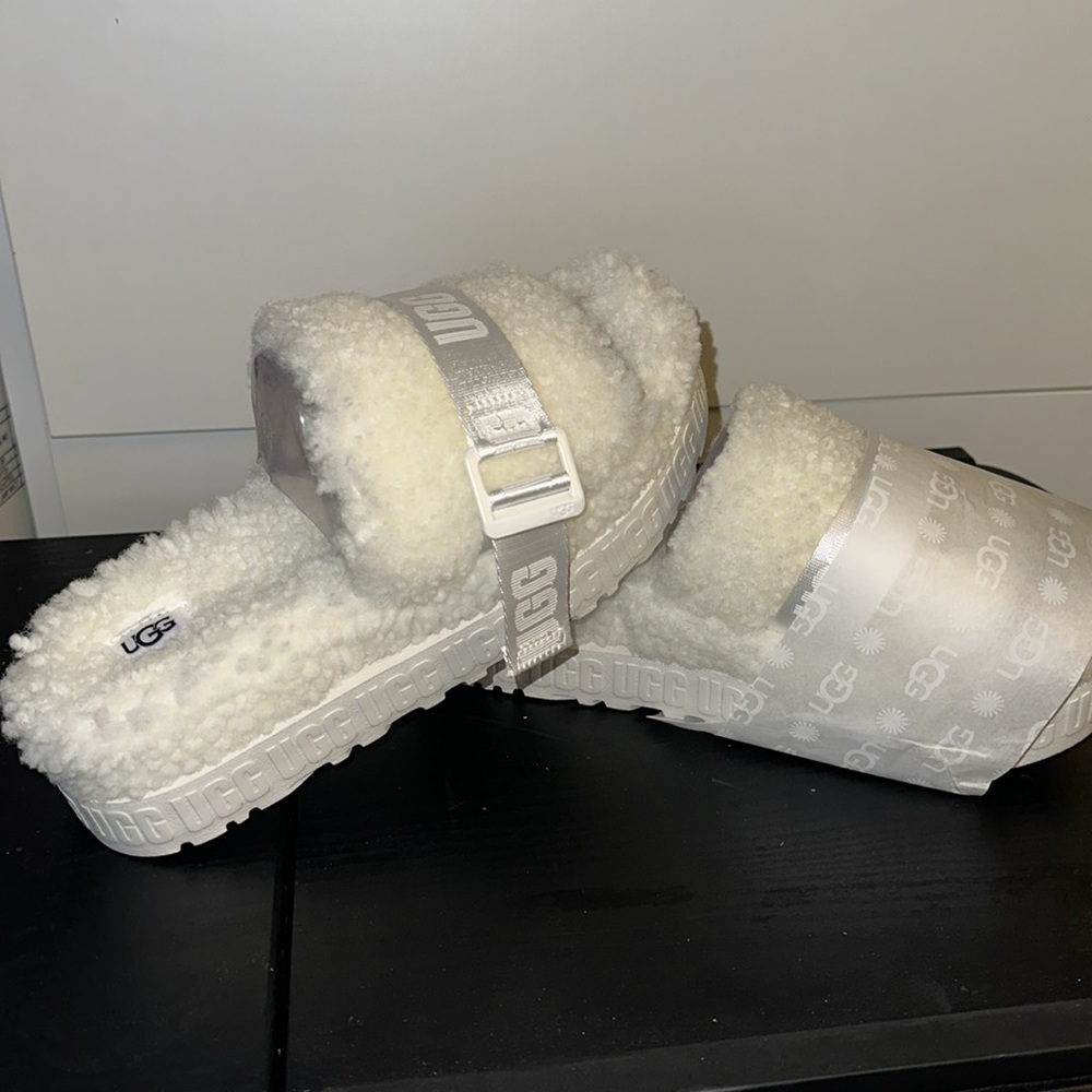 New Women’s Size 8 UGG FLUFFITA SANDLE - Picture 2 of 8